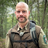 Sascha Wilden schaut frontal in die Kamera.