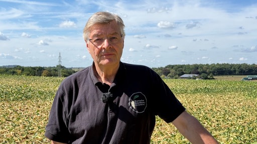 Landwirt Bernhard Contzen aus Gangelt vor einem Zuckerrüben-Feld