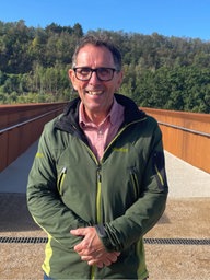 Der Bauleiter des Mehrgenerationen Parks Wilfried Welfers