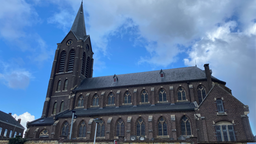 Außenanasicht der St. Peter und Paul Kirche im Westen von Maastricht