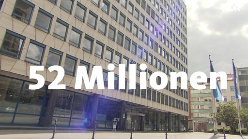 Haus der Städteregion Aachen von außen. Zudem der Schriftzug "52 Millionen".