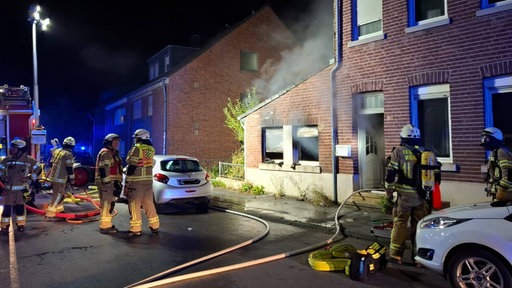 Feuerwehr, Brand, Wuerselen, Mann gerettet, Klosterstaße, Rauchgasvergiftung, Kriminalpolizei