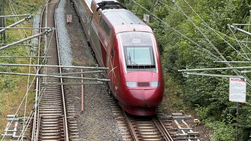Ein Eurostar steht kurz vor dem Aachener Hauptbahnhof