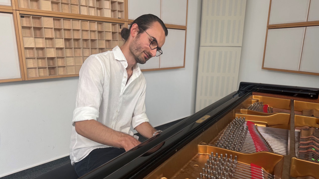 Marc Vogler am Klavier