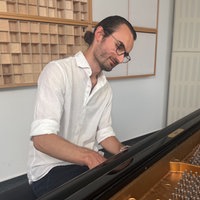 Marc Vogler am Klavier