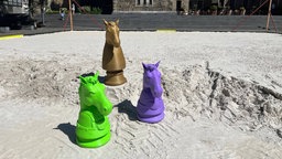 Große Schachfiguren im Archimedischen Sandkasten zwischen Aachener Dom und Rathaus