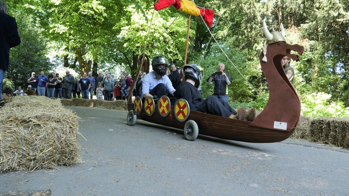 Das Team Wiking beim Seifenkistenrennen in Aachen