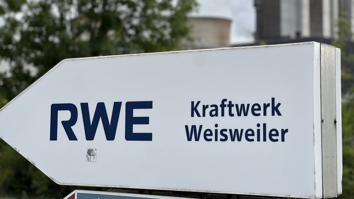 Ein Schild vom Kraftwerk Weisweiler