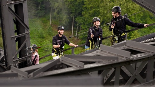 Brückensteig in der Stahlbrücke 