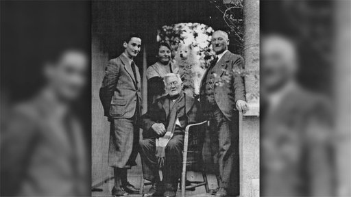 Ein Schwarzweiß-Foto einer jüdischen Familie