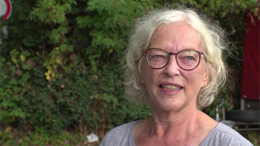 Beate Jeppe schaut in die Kamera