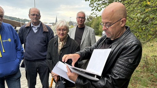 Manfred Huppertz bietet regelmäßig NS-Führungen an