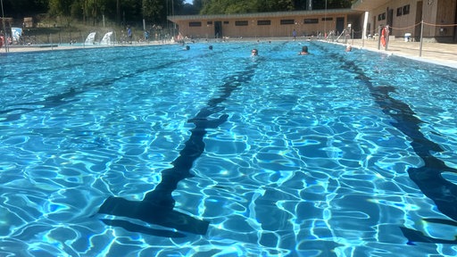 Ein Schwimmbecken des Freibades Mählersbeck