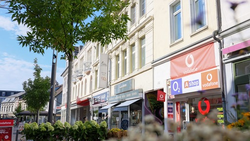 Blick auf einen Häuserblock in der Fußgängerzone in Solingen-Ohligs