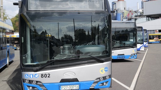 neue Oberleitungsbusse im Depot