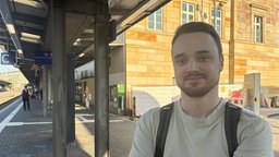Jan-Phillip Schulz beim Wuppertaler Hauptbahnhof.