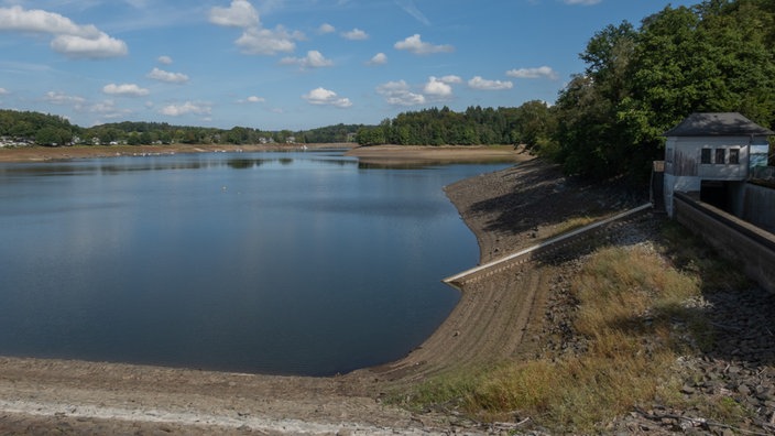 Bevertalsperre in Hückeswagen vom Aussichtspunkt am Damm aus