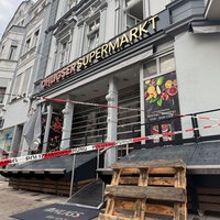 Ohligser Supermarkt mit Polizeisperrband drum herum