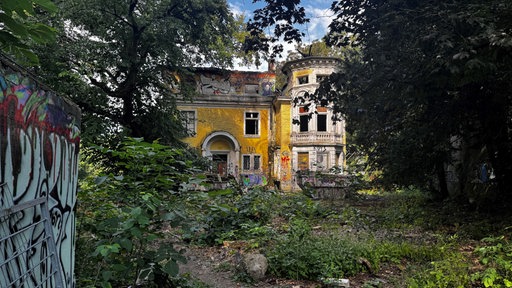 Verlassene gelbe Villa
