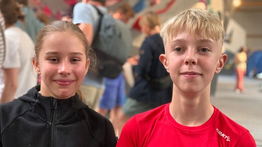Zwei Teenager, ein Mädchen und ein Junge