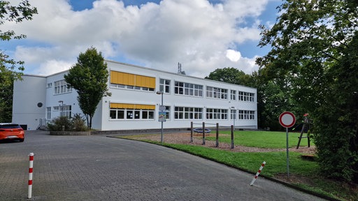 Ein Schulgebäude.