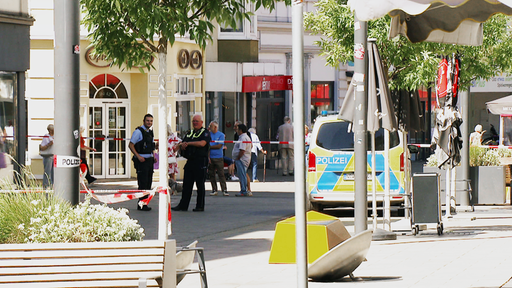 Polizei vor Supermarkt in Ohligs beim Spuren sichern