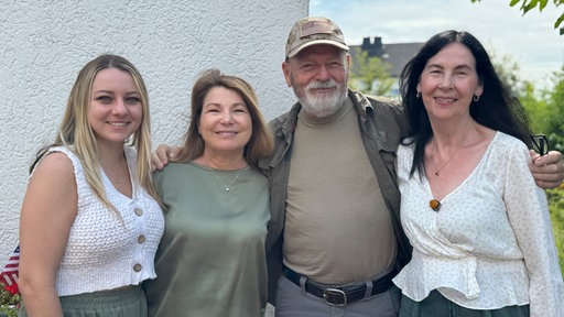 Margret Neukamp (r.) trifft ihre Verwandten aus den USA.