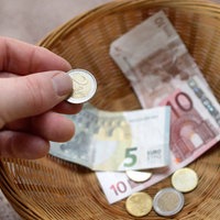 Geld in einer Kollekte