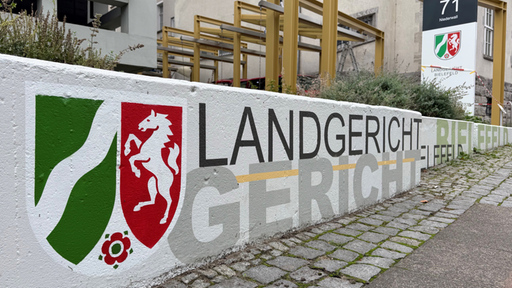 Schriftzug vom Landgericht in Bielefeld
