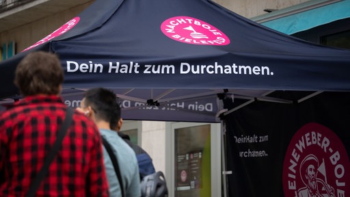 Ein Zelt auf dem Leinewebermarkt, hier kann man sich zurückziehen.