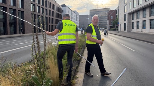 Gutachter mit Messstab in Gütersloh