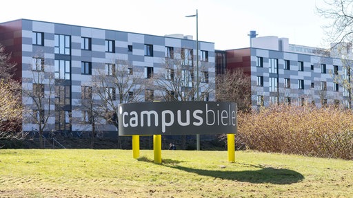Außenansicht: Studierendenwohnheime auf dem Campus der Universität Bielefeld