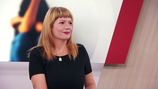 Dr. Katharina van Elten vom Sozialdienst katholischer Frauen steht im Lokalzeit-Studio.