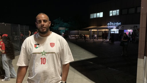 Marokko-Fan sieht nach dem Aus enttäsucht aus. 
