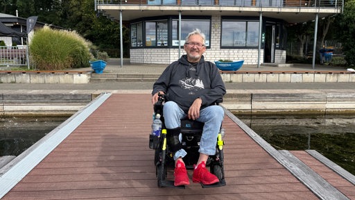 Mann im Rollstuhl
