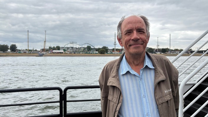 Frank Neumann auf der Kirmes-Fähre in Düsseldorf