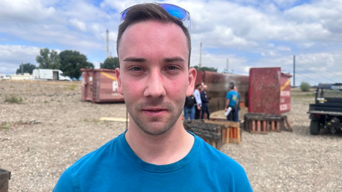 Pyrotechniker Florian Holzapfel ist einer der verantwortlichen Feuerwerker der Rheinkirmes.