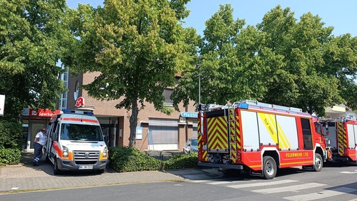 Feuerwehrautos vor einem Seniorenheim