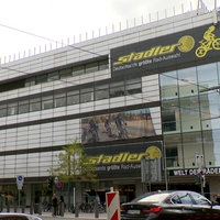 Ein großes Einkaufszentrum