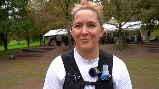 Eine Frau in Sportkleidung