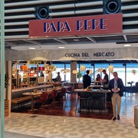 Restaurant mit der Aufschrift in schwarz mit roten Hintergrund: "Papa Pepe"