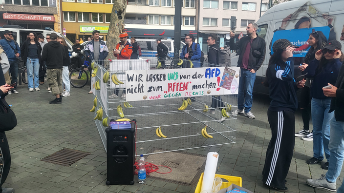 Das Straßenmagazin fiftyfifty protestiert gegen die AfD.
