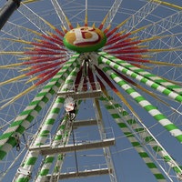 Das Riesenrad auf der Düsseldorfer Rheinkirmes im Aufbau