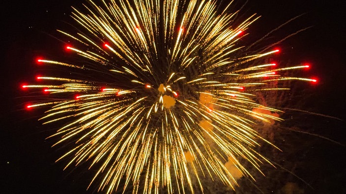 Gold-rotes Feuerwerk