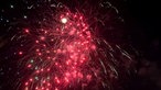 Rotes Feuerwerk bei der Rheinkirmes 