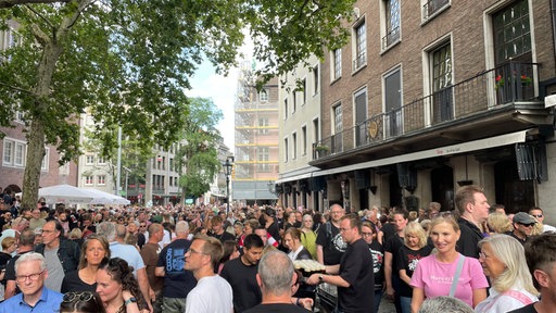 Fans feiern in der Altstadt