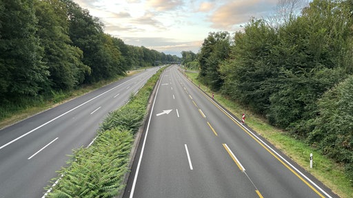 Leere Autobahn 40 im Ruhrgebiet
