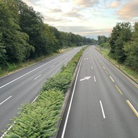 Leere Autobahn 40 im Ruhrgebiet