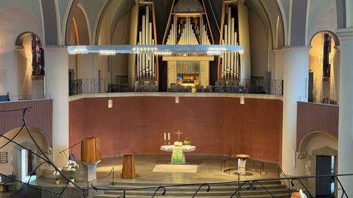 Altar und Orgel in der Erlöserkirche Essen