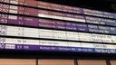 Anzeigetafel im Essener Hauptbahnhof zeigt Ersatzfahrten an